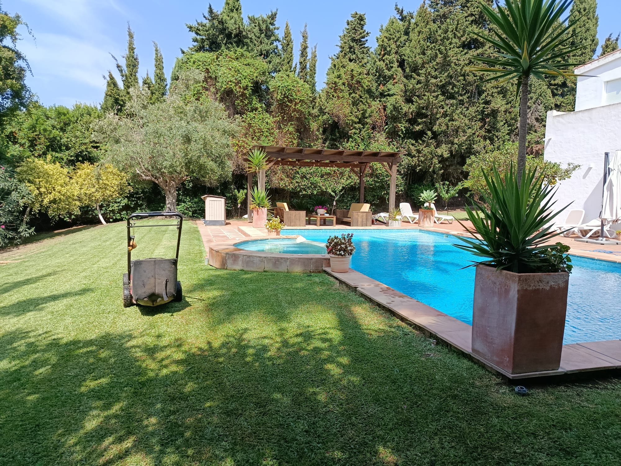Mantenimiento, jardinería y piscinas